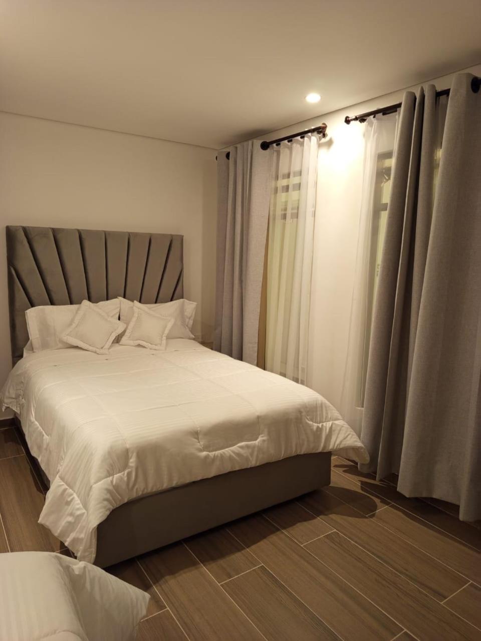 בוגוטה Hotel Saron מראה חיצוני תמונה